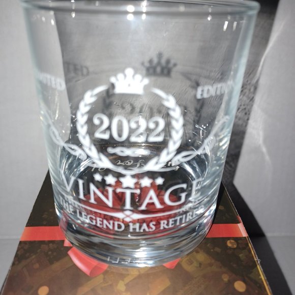 VINTAGE  WHISKEY GLASS (THE LEGEND HAS RETIRED) - Picture 7 of 11
